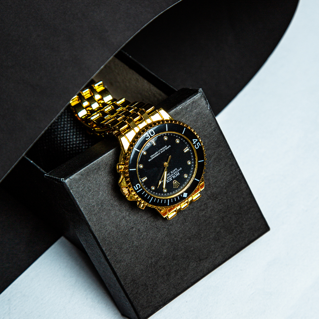 Gold Rolex Men Watch (D- 670)