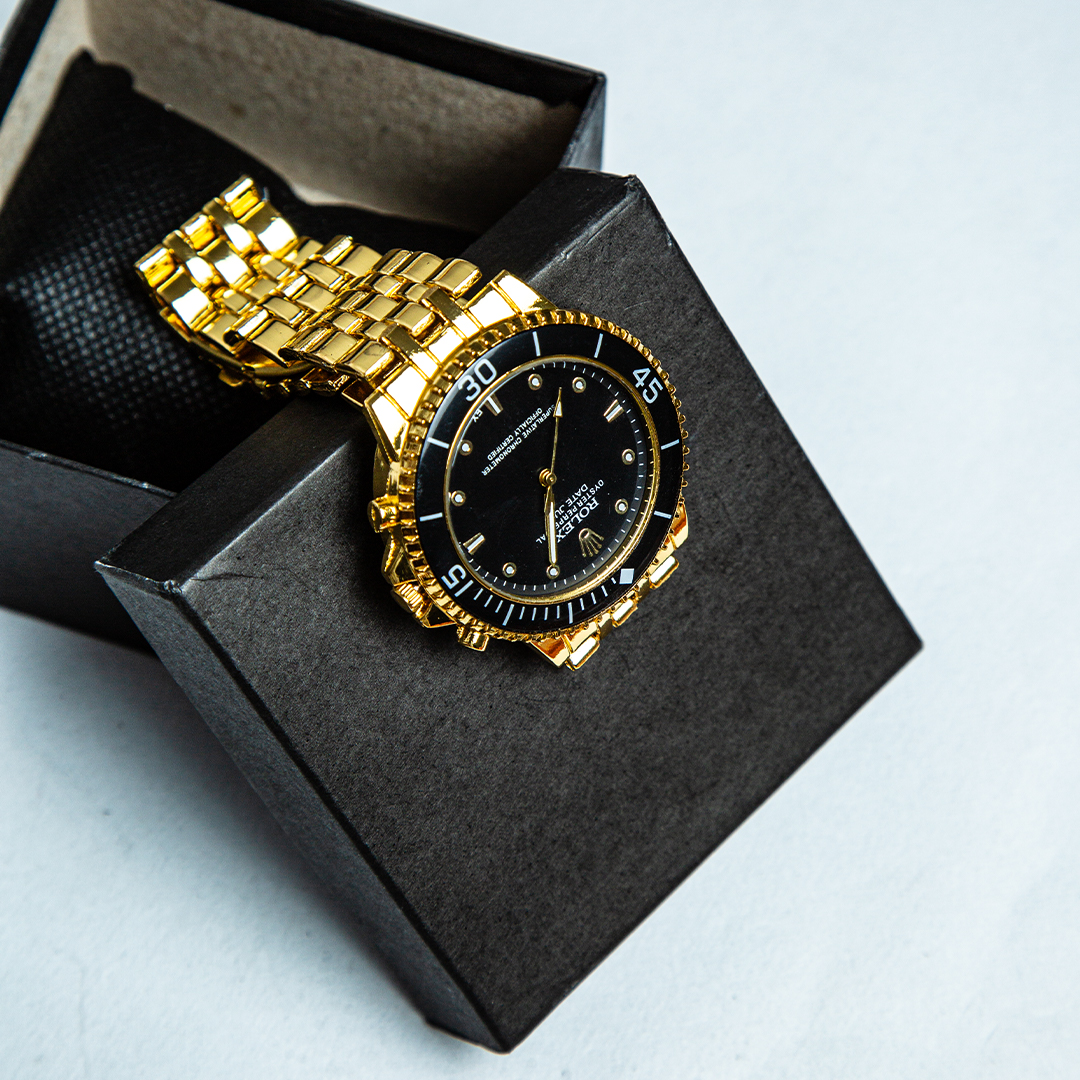 Gold Rolex Men Watch (D- 670)