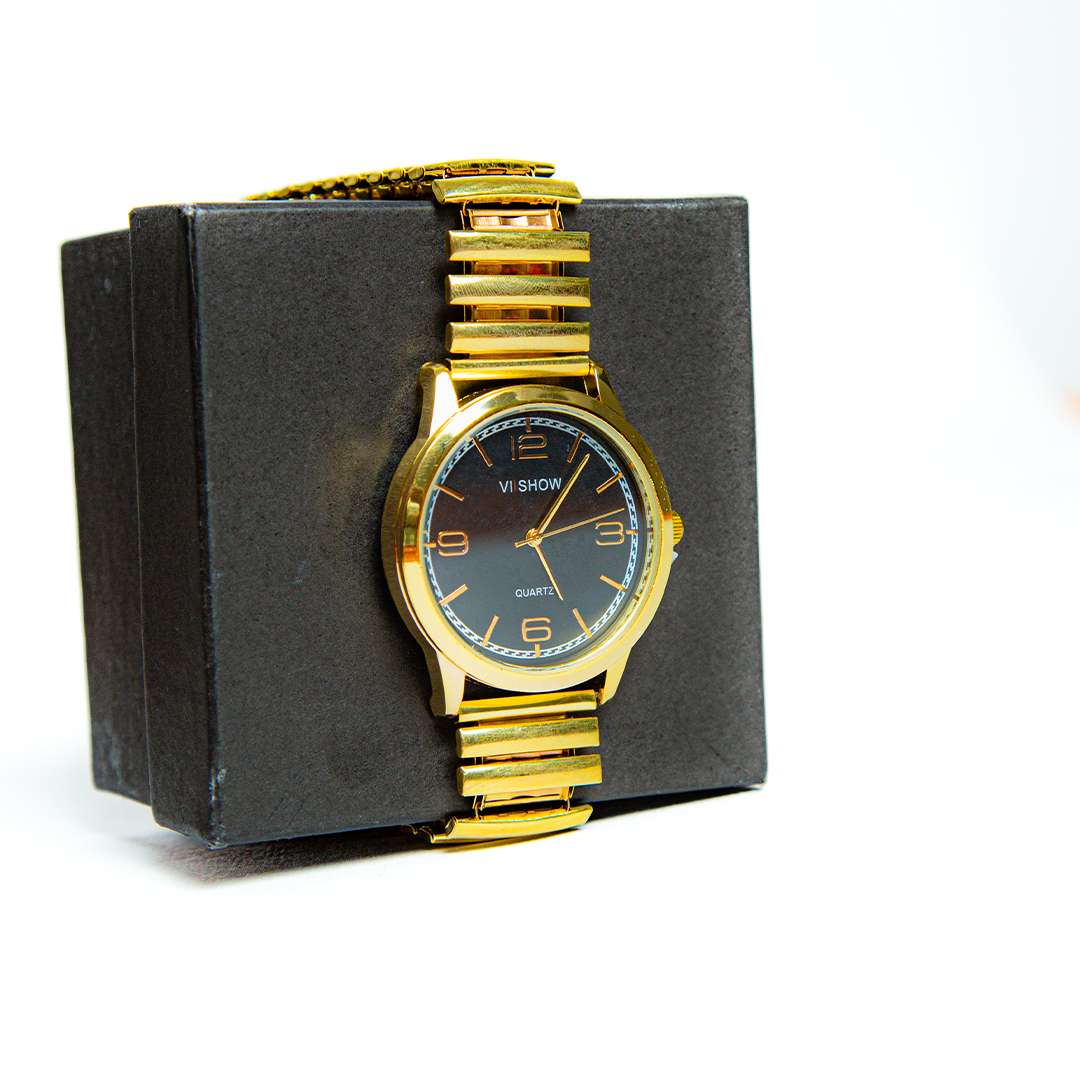 Gold Men Watch (D- 658)