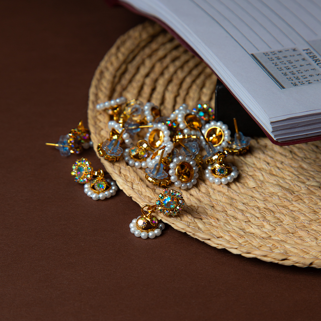 Gold Jhumka Earring (D-958)