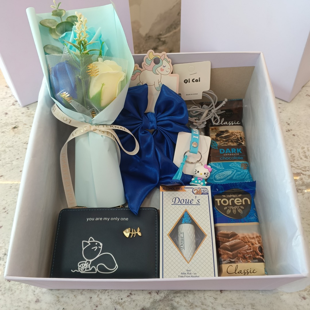 Blue Themed Gift Box (D-130)